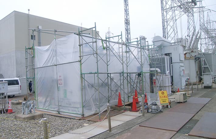 画像:リアクトル防音壁貫通部にアスベスト(レベル1)を発見