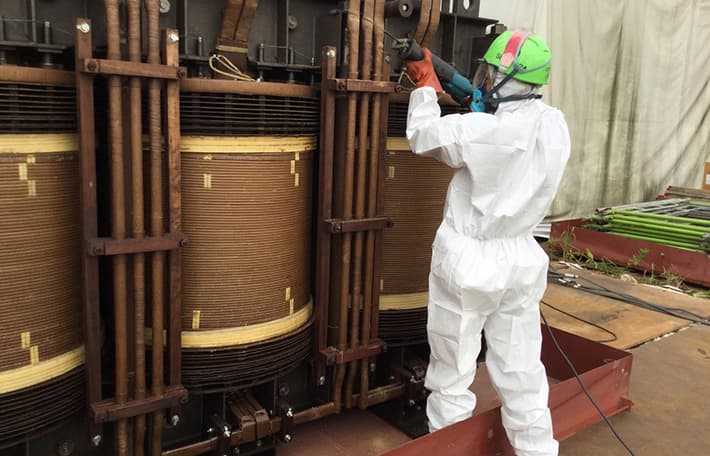 画像:施工風景02 タンク類の解体