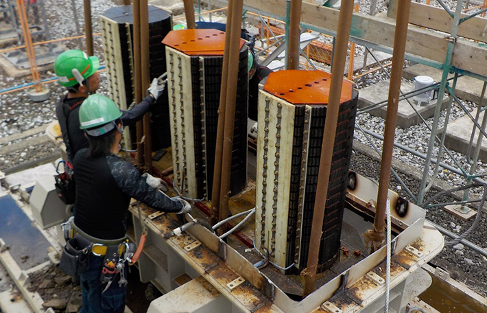 画像：リアクトル解体