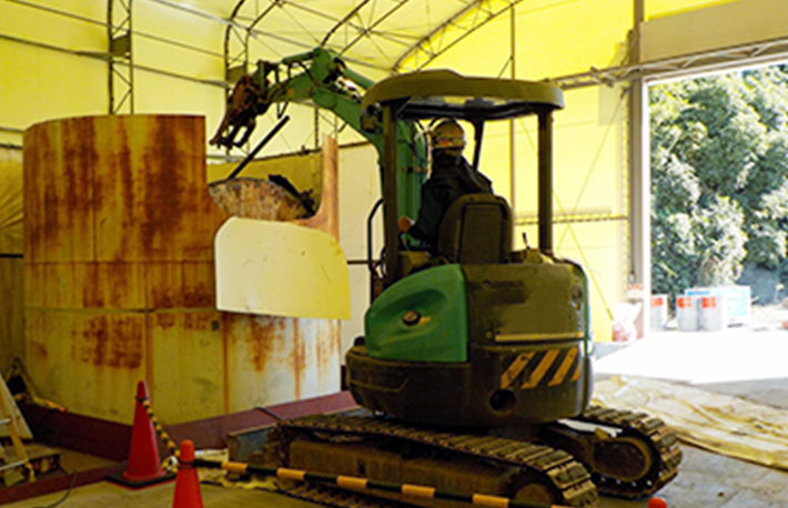 画像：施工風景02 タンク類の解体